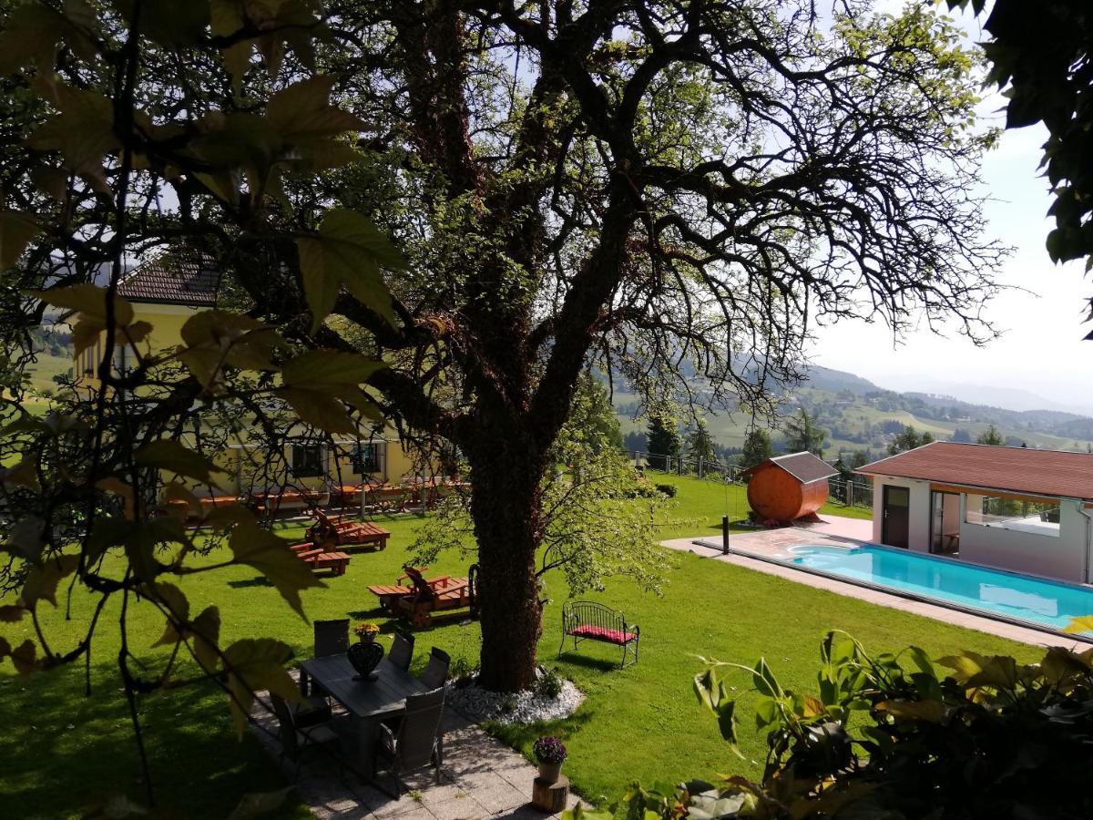 Hochleben-Chalets Am Erlebnisbauernhof Steinerhof Liebenfels Luaran gambar
